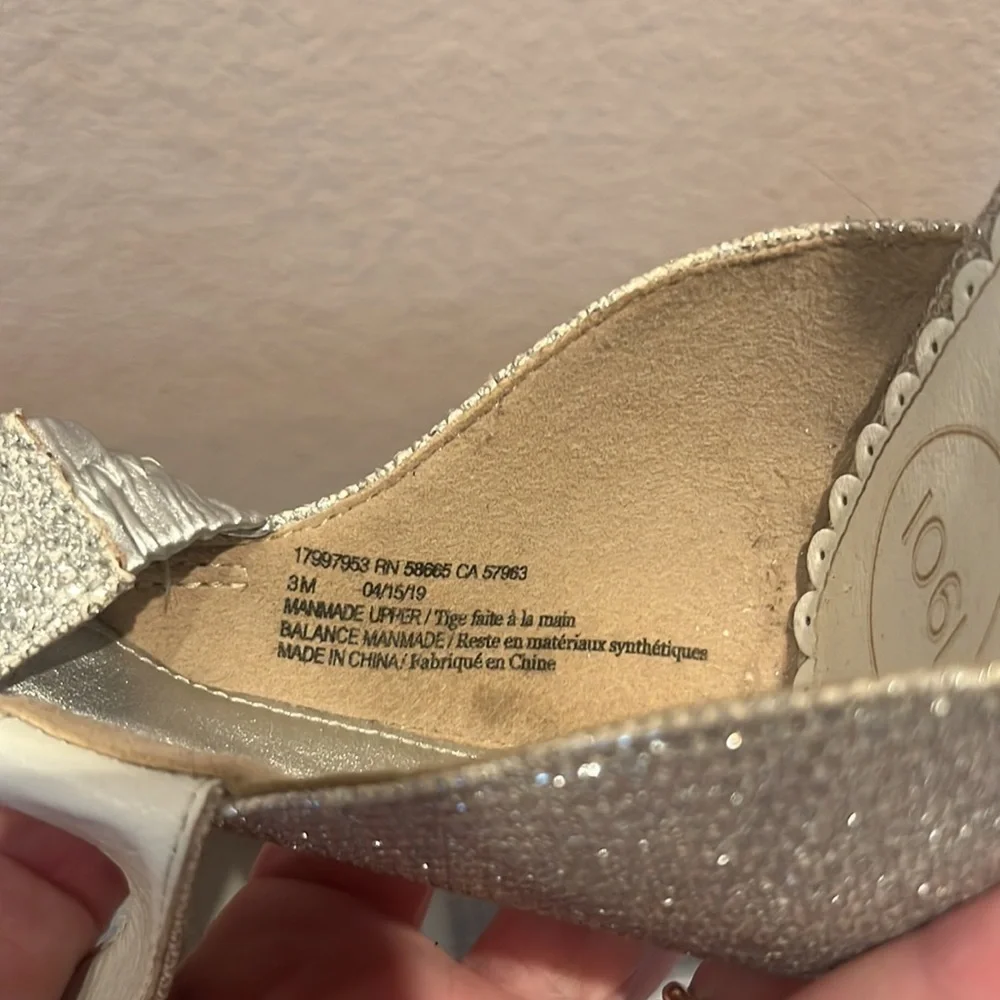 Girls Sz 3 Nordstrom 1901 Silver Sparkly Wedge Heels